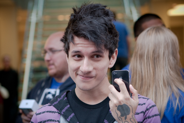 Apple fan gets his iPhone 4