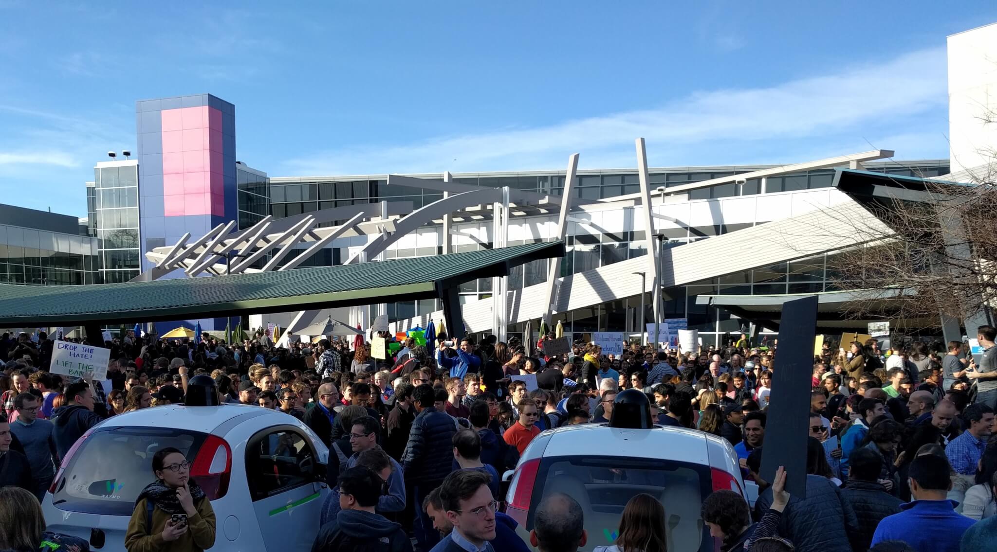 Protests at the headquarters of Google in Mountain View, January 30, 2017. 2,000 Google workers from campuses around the world staged a walkout.