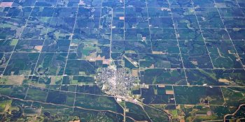 How to bridge the broadband divide: Allow ISPs to bid on urban-rural territories