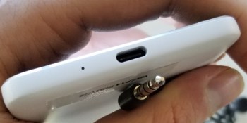 ProBeat: Google did not learn from Apple’s headphone jack removal