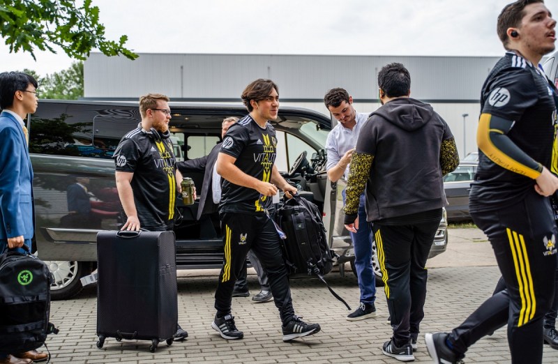 Riot Games League of Legends esports athletes.
