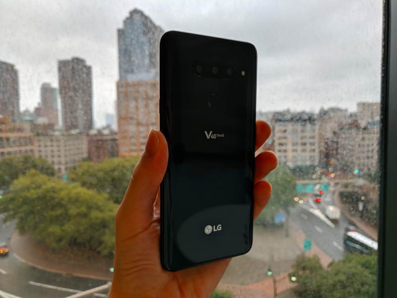 LG V40