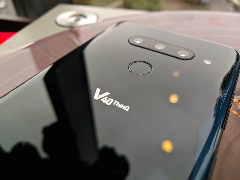 LG V40