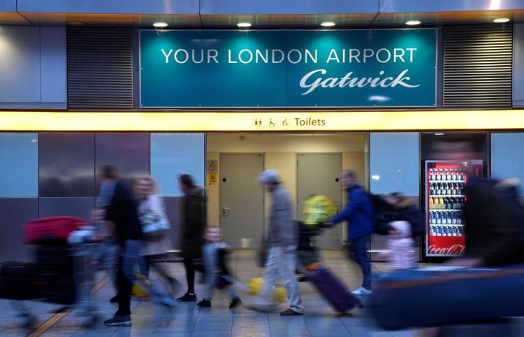 Passengers walk through the South Terminal building at Gatwick Airport, after the airport reopened to flights following its forced closure because of drone activity, in Gatwick, Britain, December 21, 2018. 