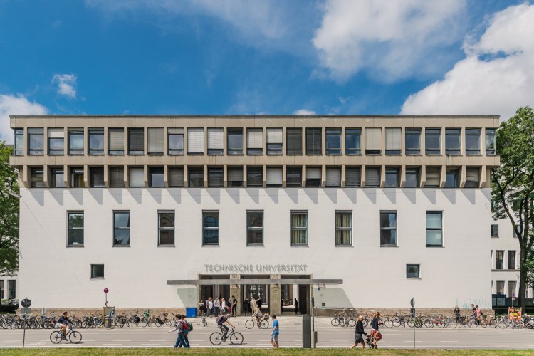 Hauptgebäude der TU München Haupteingeng Arcisstr. 21
Foto: Andreas Heddergott / Verwendung frei fuer die Berichterstattung ueber die TU Muenchen unter Nennung des Copyrights