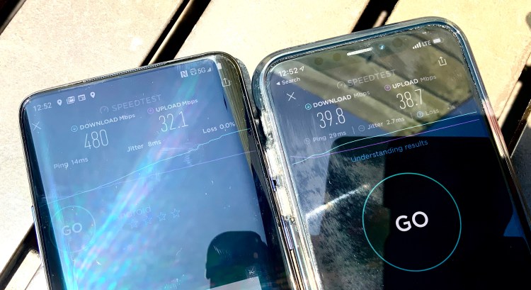 OnePlus 7 Pro 5G (left) on Sprint's 5G network, with an iPhone XS on T-Mobile's 4G network (right).