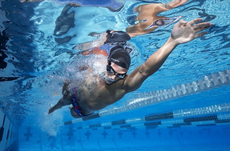 Form's AR goggles can swimming track distance and heart rate. 